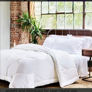 NWOT Buffy Queen Cloud Comforter!